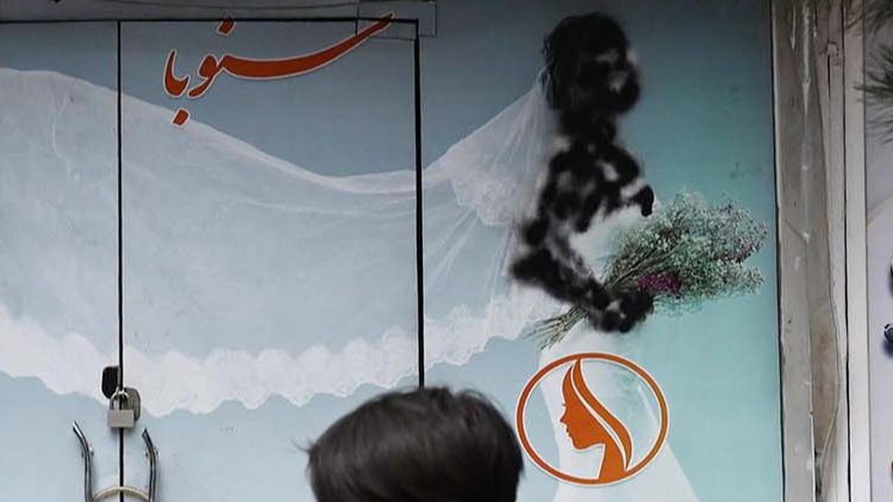 Taliban memerintahkan penutupan salon-salon kecantikan di seluruh Afghanistan. Hal itu diumumkan oleh kementerian moralitas Afghanistan sebagaimana dilansir Reuters (4/7).