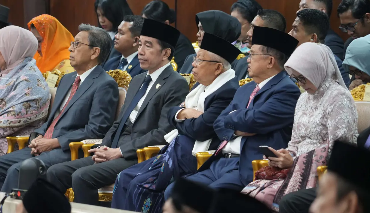 Wapres ke-11 Boediono, Presiden Ke-7 Republik Indonesia Joko Widodo, Wakil Presiden Ke-13 Ma'ruf Amin dan Wakil Presiden Ke-10 dan Ke-12 Jusuf Kalla saat menghadiri Sidang Tahunan MPR dan Sidang Bersama DPR-DPD Tahun 2026 di Gedung MPR/DPR/DPD, Senayan, Jakarta, Jumat Jumat, 14 Agustus 2026.(DPR RI)