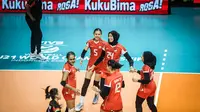 Timnas voli putri Indonesia U-21&nbsp;saat menghadapi Korea Selatan dalam laga penentuan peringkat 13-16 Kejuaraan Dunia Voli U-21 2025 di Jawa Pos Arena, Surabaya, Sabtu (16/8). Indonesia kalah&nbsp;2-3 (25-22, 15-25, 25-17, 18-25, 5-15) (foto: PBVSI)