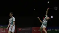 Marcus/Kevin pun akhirnya takluk di semifinal usai kalah dua game langsung 17-21, 10-21 dari ganda putra Cina yang lolos ke babak utama melalui fase kualifikasi, Liang Wei Keng/Wang Chang. (Bola.com/Ikhwan Yanuar)