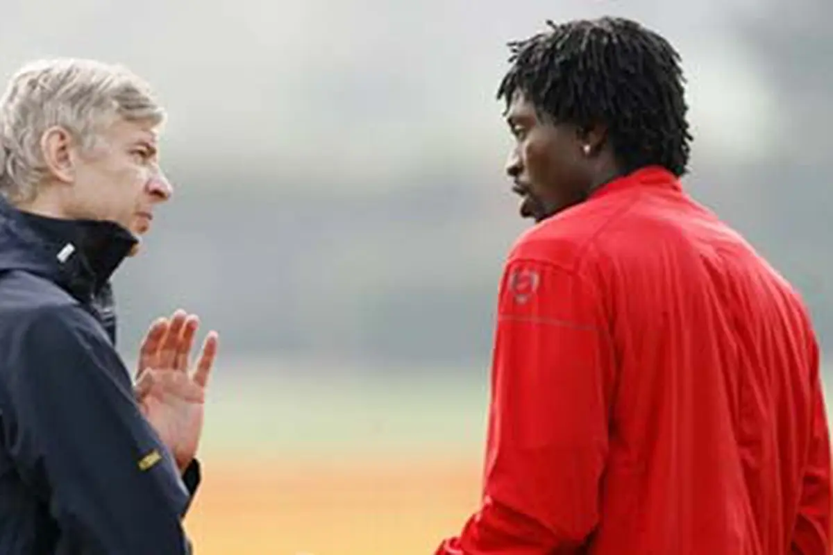Wenger dan Adebayor (© AFP 2009)