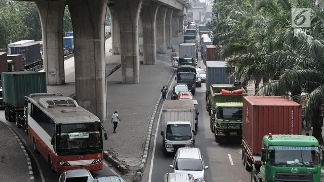 Semrawut Kemacetan Truk Kontainer di Tanjung Priok