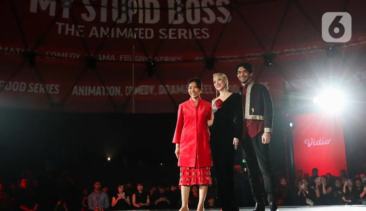 Pemain My Stupid Boss The Animated Series berpose saat acara Vidio Penasaran 2025 di The Dome Senayan Park, Jakarta, Kamis (6/2/2025). (Liputan6.com/Herman Zakharia)