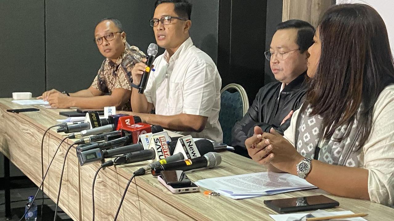 Mereka bahkan sempat diduga akan menghancurkan dokumen saat ditemukan dalam proses penggeledahan di gedung Kementerian Pertanian (Kementan).<br>
