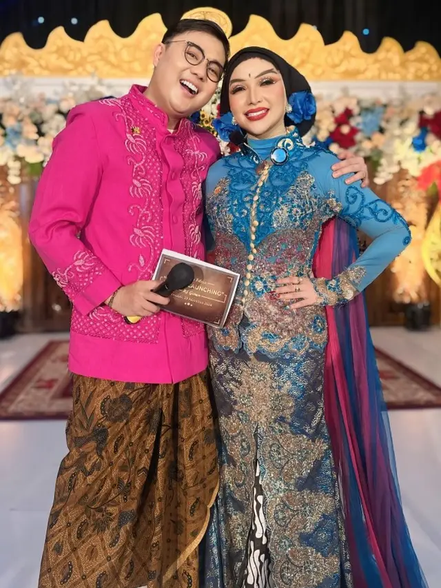 Model Kebaya dan Hijab Sanggul Roro Fitria