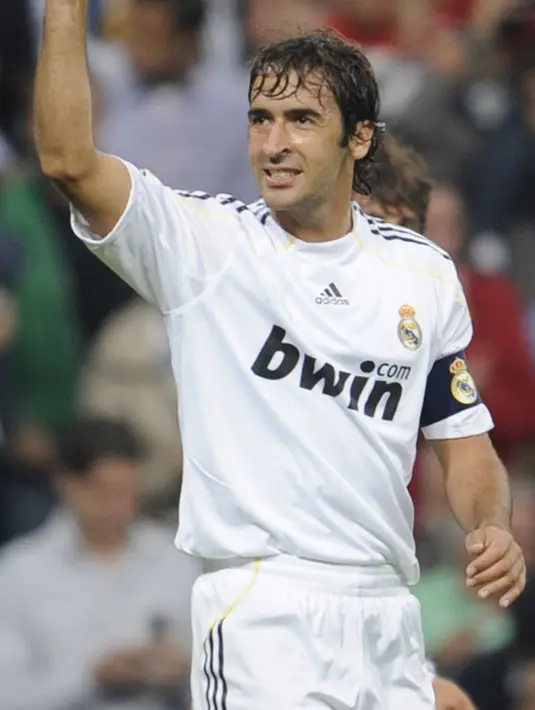 Lebih apesnya lagi, Raul tak masuk skuad utama Spanyol 2010 yang saat itu berhasil mempersembahkan tropi Piala Dunia di Afrika Selatan.(AFP/Pierre Phillipe Marcou)