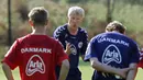 Morten Olsen menjadi kapten Denmark saat Piala Eropa 1988 yang menjadi aksi terakhirnya di level internasional. Saat itu Olsen berusia 38 tahun 10 bulan 3 hari. (AFP/Yuri Kadobnov)