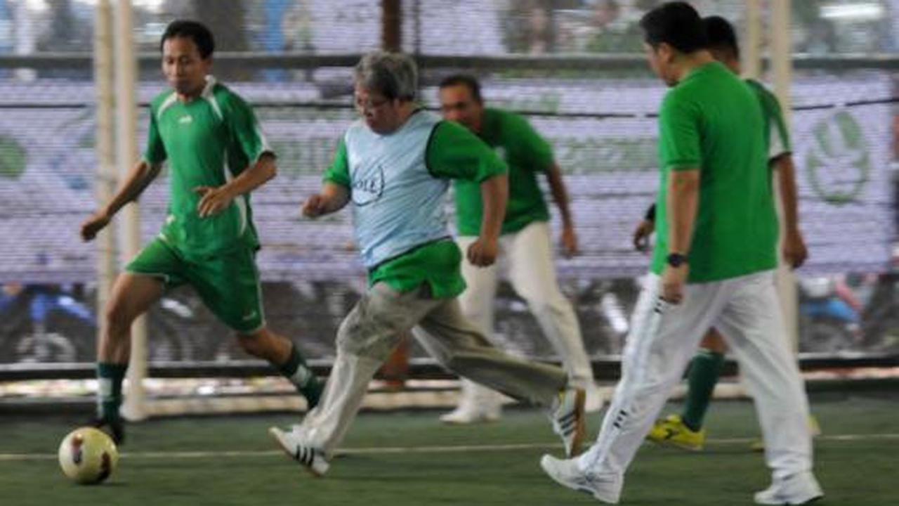 Direktur Jamsostek berlaga main futsal