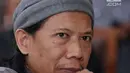 Terdakwa kasus terorisme, Aman Abdurrahman menyimak pembacaan tuntutan JPU di PN Jakarta Selatan, Jumat (18/5). Jaksa meyakini Aman Abdurrahman merupakan dalang serangan teror di Indonesia, antara lain bom Thamrin. (Liputan6.com/Helmi Fithriansyah)