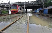 Banjir Rendam Rel Kereta Kebayoran-Pondok Ranji, Perjalanan Terlambat