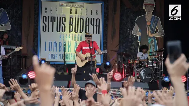 Seri Konser Situs Budaya Iwan Fals dan Band berlangsung semarak, Sabtu (3/3/2018).