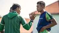 Bek baru Persebaya, Hansamu Yama, menjalani latihan di Lapangan Jenggolo, Sidoarjo, Jumat (18/1/2019). (Bola.com/Dok. Persebaya)