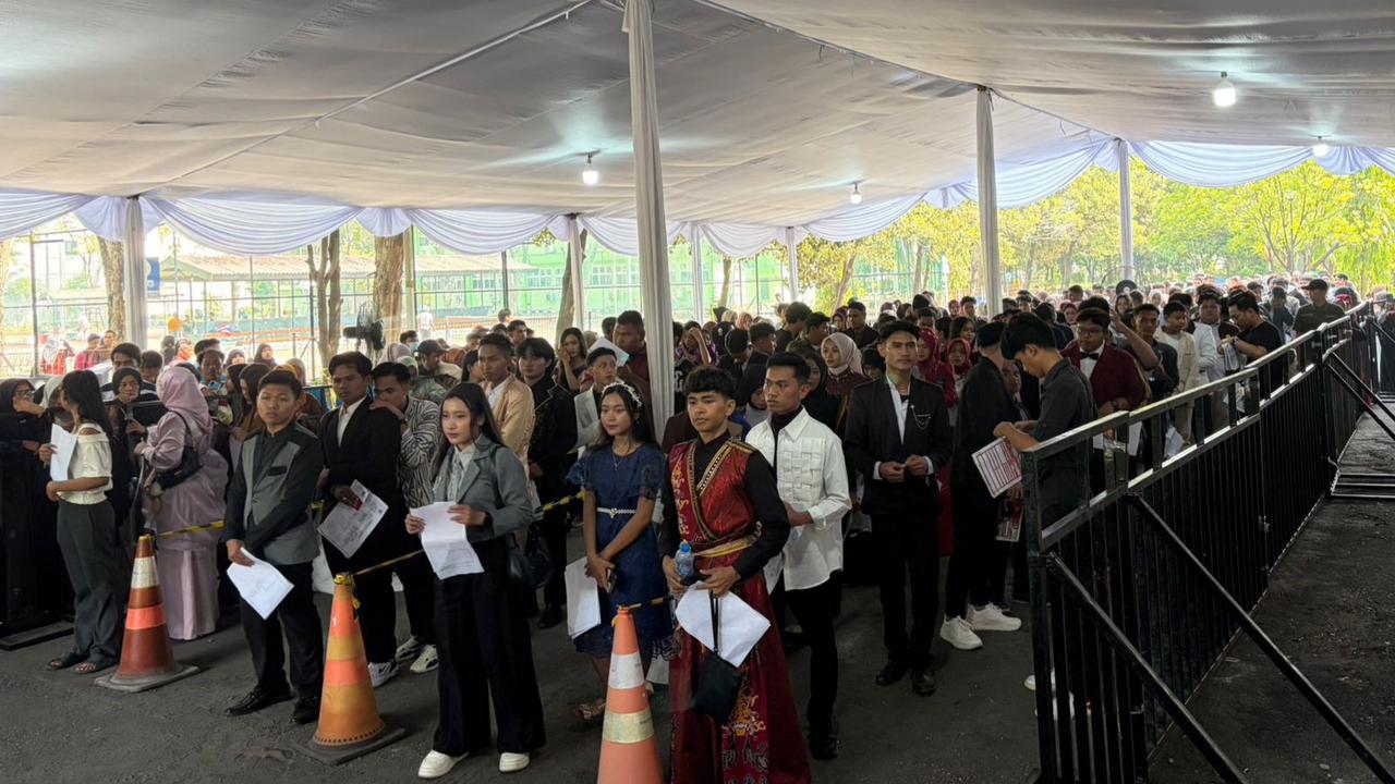 Audisi D'Academy 8 di Surabaya Membludak, Peserta dari Berbagai Daerah Rela Datang Sejak Dini Hari