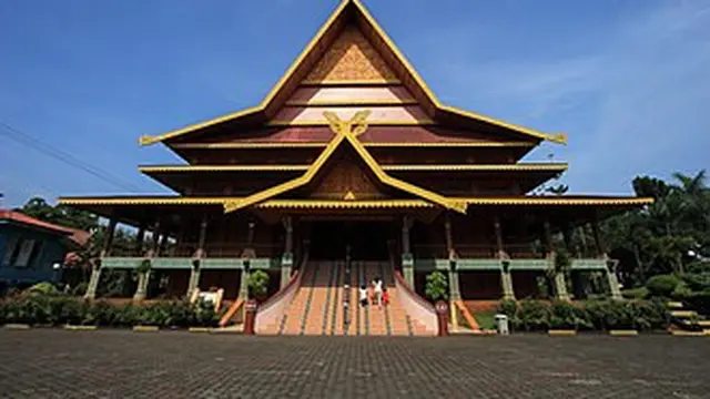 Rumah Adat Selaso Jatuh Kembar