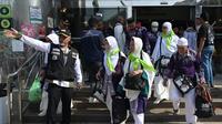 Jemaah haji Indonesia kloter 2 Embarkasi Solo (SOC-02) bersiap meninggalkan hotel di Makkah menuju Bandara AMAA Madinah untuk dipulangkan ke Tanah Air. (Foto: Humas Kemenag)
