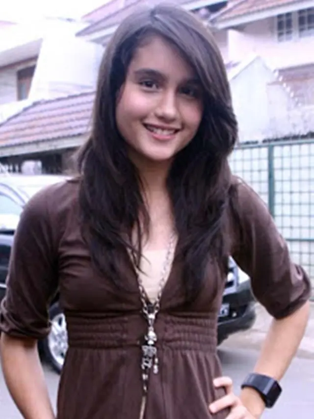 [Bintang] Cinta Laura