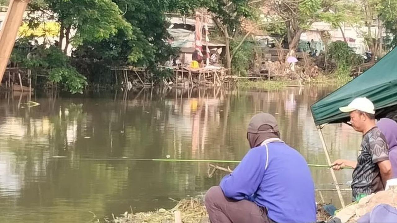 Mancing Gratis Karawang: Ribuan Warga Padati Saluran Irigasi, Tebaran 3 Ton Ikan Meriahkan Hari Jadi ke-392