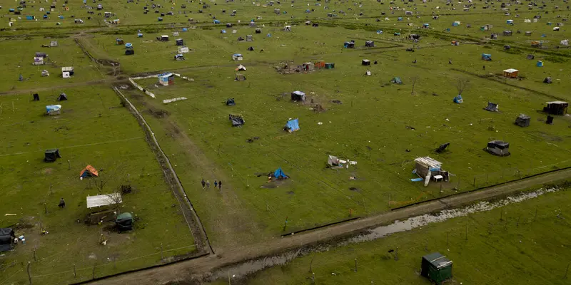 FOTO: Pandemi COVID-19, Penghuni Liar Penuhi Ladang di Buenos Aires