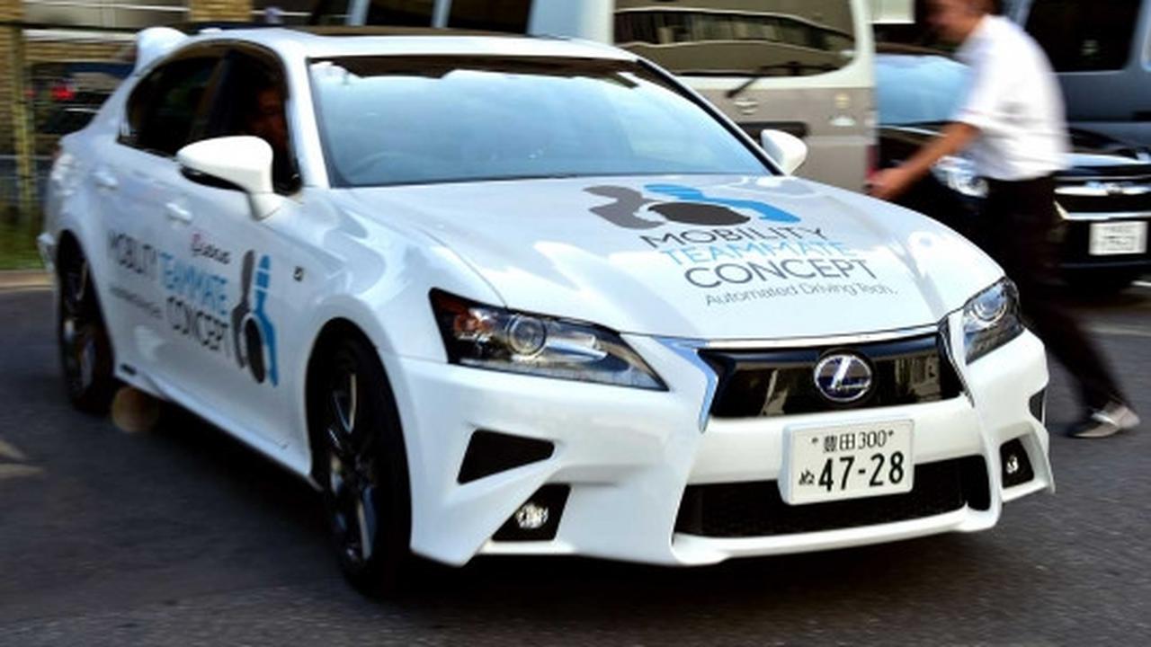 Melihat uji coba Lexus GS450H yang bisa mengemudi sendiri