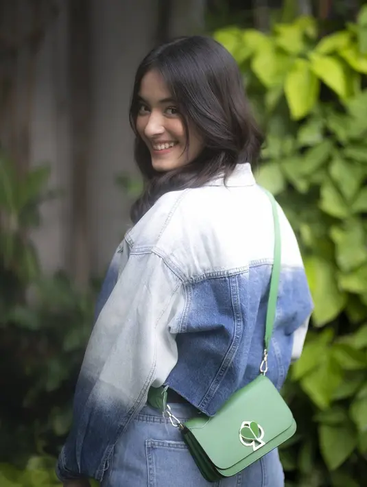 Namun tak sekadar bermodal tampang yang cantik, Mawar de Jongh memang mempunyai bakat yang luar biasa dalam hal akting dan bermusik. (FOTO: instagram.com/mawar_eva)