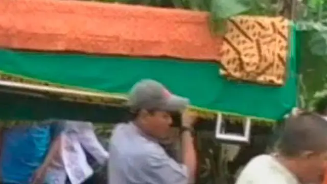 Diiringi Tangis, Bocah R Dimakamkan