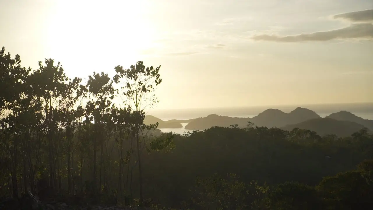 Kesempatan Kemping Gratis di Atas Bukit Parapuar Labuan Bajo Sambil Pandangi Bintang