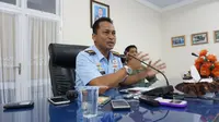 Komandan Lanud (Danlanud) Adi Soemarmo Kolonel Pnb M Tonny Harjono menjelaskan bahwa pesawat latih TNI AU tersebut tidak jatuh. (Liputan6.com/Fajar Abrori)