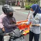 Petugas Dinas Perhubungan Kota Malang menguji coba parkir elektronik berbasis android di kawasan Car Free Day di Ijen Boulevard. Ada rencana penerapannya diperluas lagi sebelum pergantian tahun (Istimewa)&nbsp;