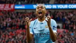 Ekspresi pemain Manchester City, Fernandinho, setelah gagal mencetak gol ke gawang Liverpool di final Piala Liga Inggris di Stadion Wembley, London, Senin (29/2/2016) dini hari WIB. (Action Images via Reuters/Carl Recine)