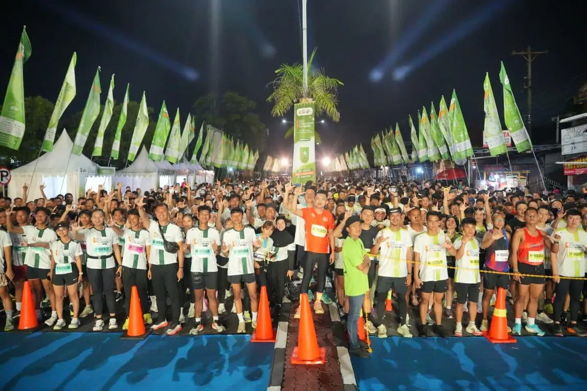 Ribuan peserta Riau Bhayangkara Run di Kota Pekanbaru, Minggu (19/7) (Istimewa)