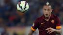 1. Radja Nainggolan, menurut kabar Mirror, gelandang AS Roma ini sudah menyepakati kontrak lima tahun bersama Chelsea. Guna memuluskan kesepakatan itu The Blues menyiapkan dana sebesar 28 juta poundsterling. (AFP/Filippo Monteforte)