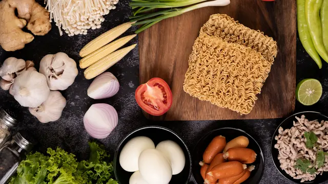 Ramen Pedas Bisa Memiliki Kaya Rasa dan Menyehatkan dengan Tambahan Sayuran