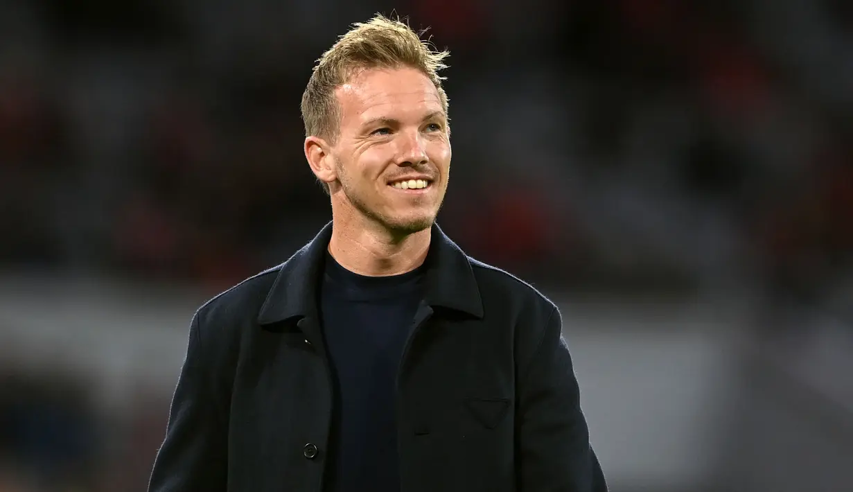 Julian Nagelsmann dinobatkan sebagai pelatih termuda di Liga-liga Eropa pada musim ini, yaitu 34 tahun. Ia ditunjuk untuk menangani Bayern Munchen setelah sukses bersama RB Leipzig selama tiga tahun. Munchen tercatat baru mengalami kekalahan satu kali hingga pekan ini. (AFP/Christof Stache)