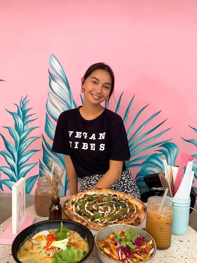 Potret Sophia Rogan Dengan Wajah Natural, Menuai Banyak Pujian. (Sumber: Instagram/thesophiarogan)