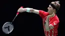 Tunggal putra Denmark, Anders Antonsen berupaya mengembalikan kok ke tunggal putra Indonesia, Jonatan Christie pada babak perempat final Jepang Terbuka 2019 di Tokyo, Jumat (26/7/2019). Jonatan Christie lolos ke semifinal setelah menang dua gim langsung 21-12, 21-14. (TOSHIFUMI KITAMURA/AFP)