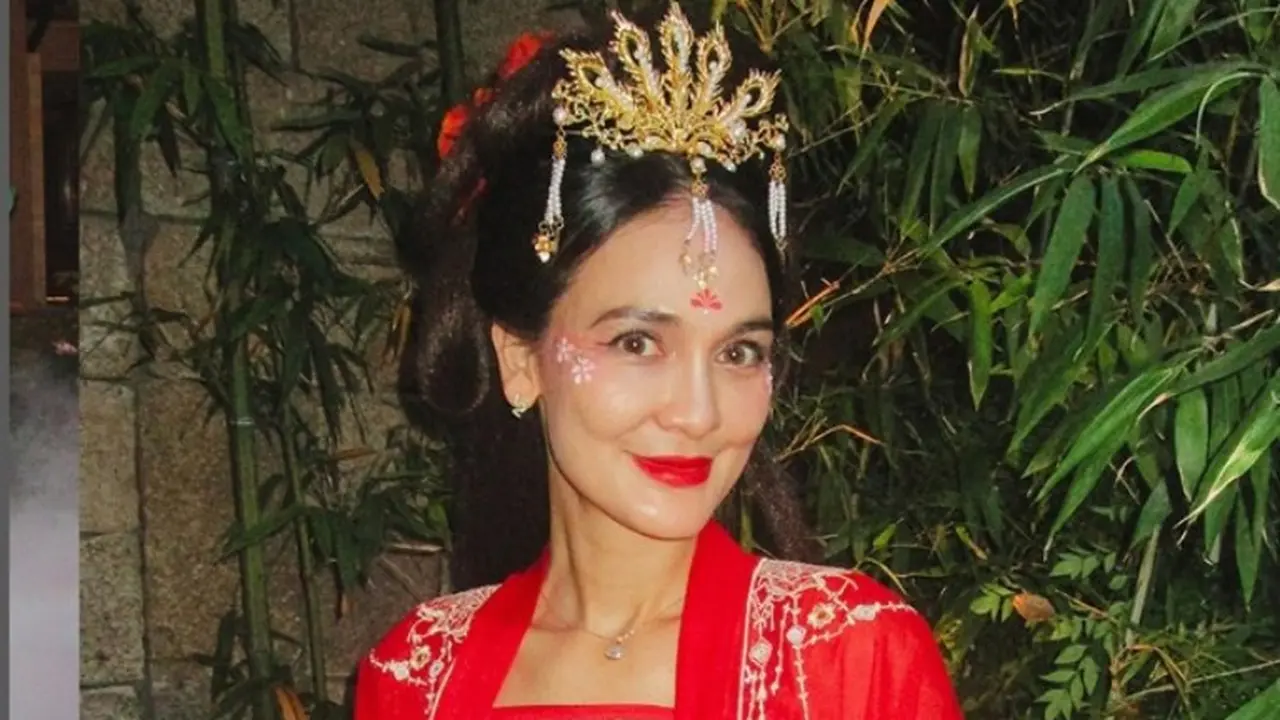 Luna Maya Bagikan Foto Bridal Shower di Shanghai, Elegan Pakai Gaun Tradisional Tiongkok