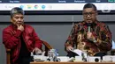 Sekjen PDI Perjuangan Hasto Kristiyanto (kanan) saat menjadi pembicara dalam Seminar Nasional di Sekolah Partai PDI Perjuangan, Lenteng Agung, Jakarta, Kamis (2/3/2023). Hasto mengingatkan pentingnya meningkatkan kesadaran hingga kewaspadaan dari pemerintahan daerah serta warga terhadap bahaya bencana alam, khususnya bencana bumi serta tsunami. (Liputan6.com/Johan Tallo)