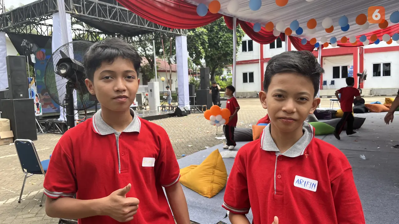 muhammad faiz dan Gilang siswa sekolah rakyat di sentra handayani jakarta timur (Liputan6.com/Radityo Priyasmoro)