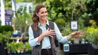 Muncul perdana setelah lockdown Inggris, Kate Middleton mengunjungi Fakenham Garden Centre di Norfolk, Inggris, pada 18 Juni 2020. (AARON CHOWN / POOL / AFP)