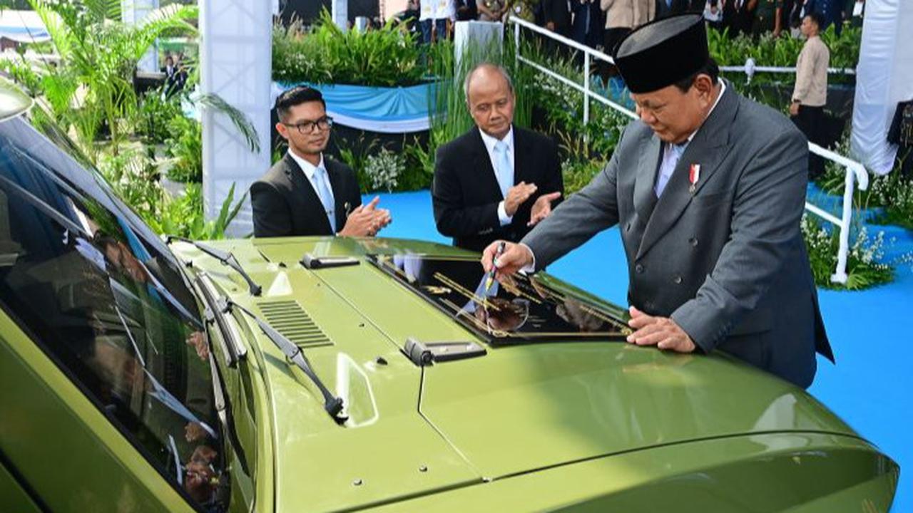 Bangganya Prabowo Luncurkan 'Pandu', Mobil Taktis Canggih Berdaya Listrik Buatan Pindad