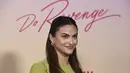 Camila Mendes tersenyum saat tiba di pemutaran perdana film "Do Revenge," di Netflix di Vine TUDUM Theater di Los Angeles, California, Rabu, 14 September 2022. Rambut cokelat halus Mendes dikenakan dengan gaya setengah ke atas yang ramping. (Photo by Jordan Strauss/Invision/AP)