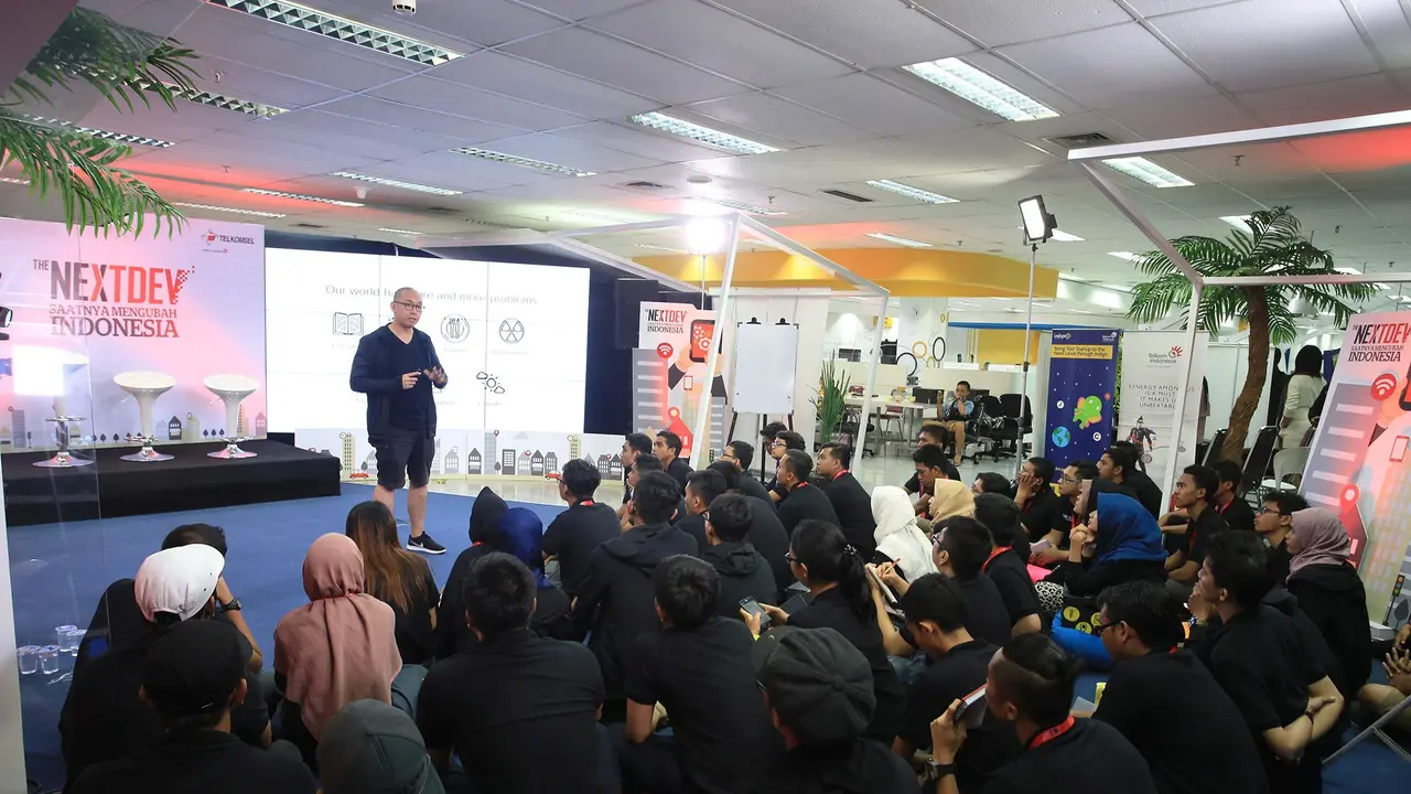 CEO Kibar, Yansen Kamto, menjadi salah satu narasumber di fase bootcamp The NextDev 2016