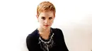 Kamu pasti setuju kalau Emma Watson tetap tampil cantik dengan rambut pendek, kan? (Wallpaperscraft)