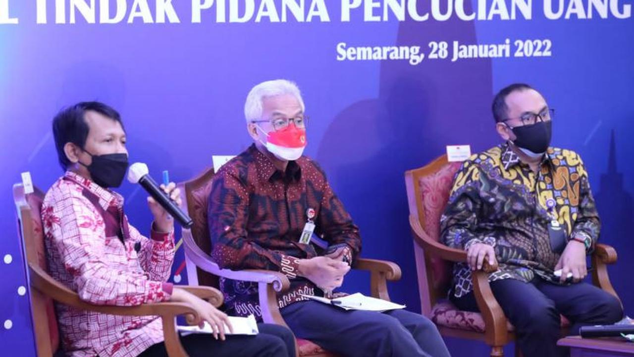 Gubernur Jawa Tengah dan manajemen Bank Jateng. (Foto: Liputan6.com/Humas Pemprov Jateng)