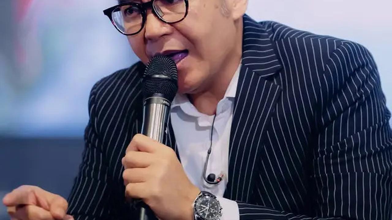 Inspirasi Model Jas Ala Ari Lasso, Penampilannya di Nikahan Luna Maya Curi Perhatian