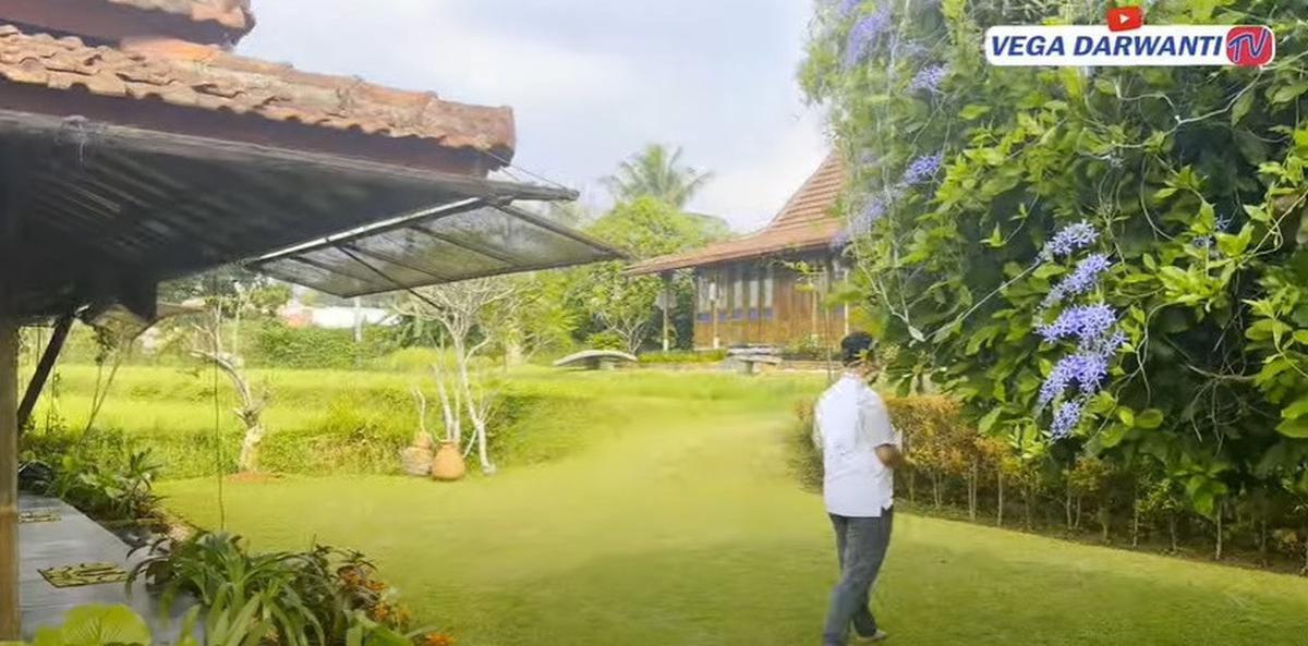 9 Potret Terbaru Vila Ruben Onsu yang Luas dan Asri, Punya Banyak Pendopo - Perlihatkan Tanaman Hasil Berkebun