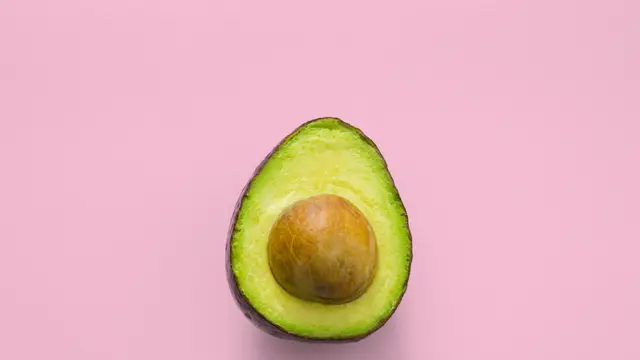 Jus alpukat dan air lemon