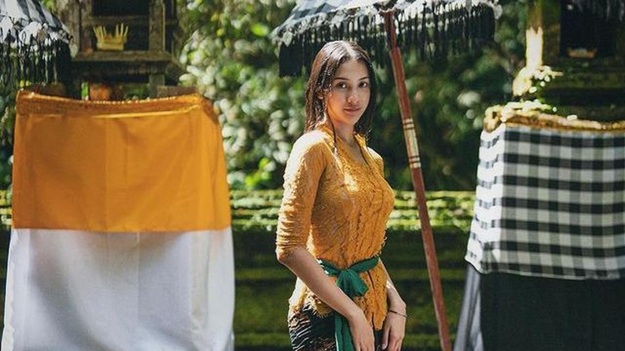 Jika diamati lebih detail, lengan Anya tampak lebih menyusut. Proporsi tubuhnya seperti mengalami perubahan, penampilan barunya ini menuai beragam komentar.