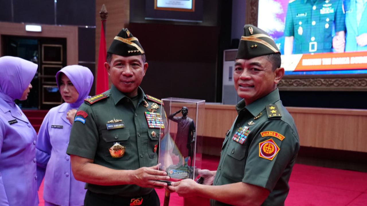 Letjen Djaka Budi Utama dan Panglima TNI Agus Subiyanto