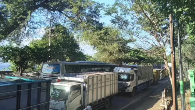 Kemacetan kendaraan hingga Desa Bansring Kecamatan Wongsorejo Banyuwangi (Istimewa)